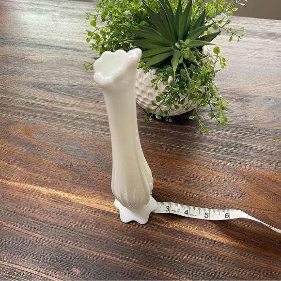 Fenton Agave Cactus Bud Swung Vase footed white milk glass Desert style - Picture 7 of 8